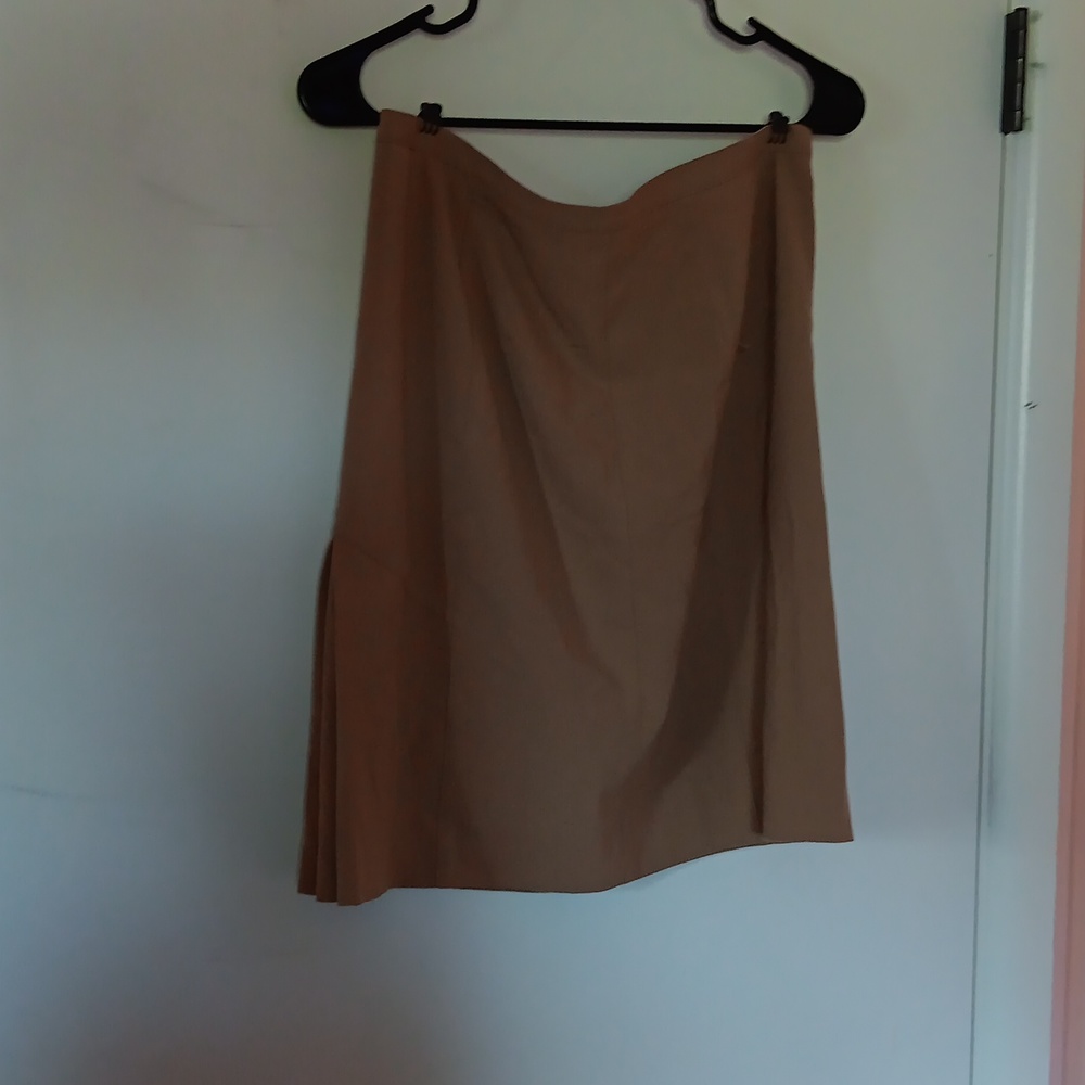 Beige pencil skirt